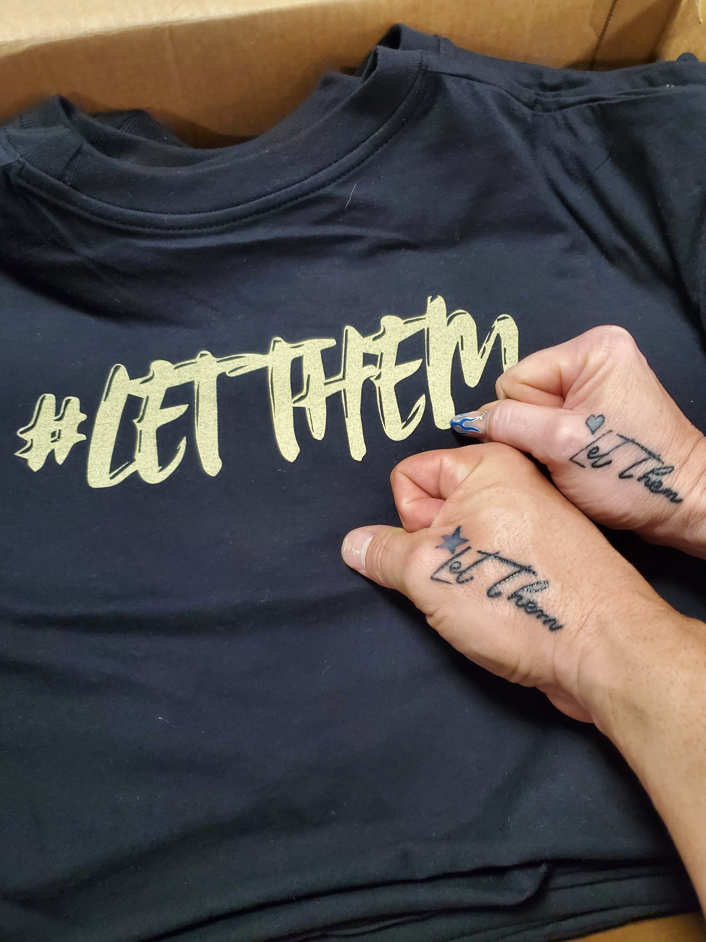 #LET THEM! - Ladies Baggy Crop Top - Black